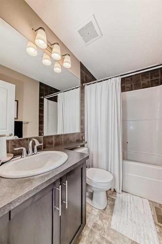 38 Auburn Crest Green Se, Calgary, AB - Indoor Photo Showing Bathroom