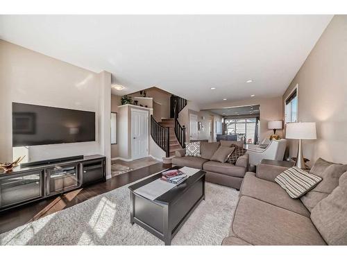 38 Auburn Crest Green Se, Calgary, AB - Indoor Photo Showing Living Room