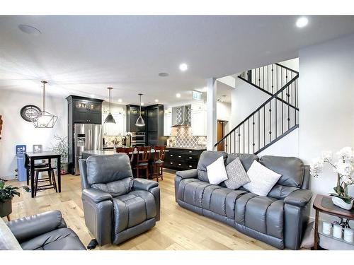 33 Savanna Grove Ne, Calgary, AB - Indoor Photo Showing Living Room