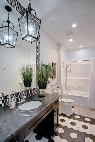 33 Savanna Grove Ne, Calgary, AB - Indoor Photo Showing Bathroom