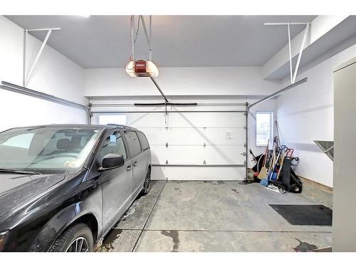 33 Savanna Grove Ne, Calgary, AB - Indoor Photo Showing Garage