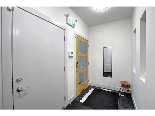 33 Savanna Grove Ne, Calgary, AB - Indoor Photo Showing Other Room