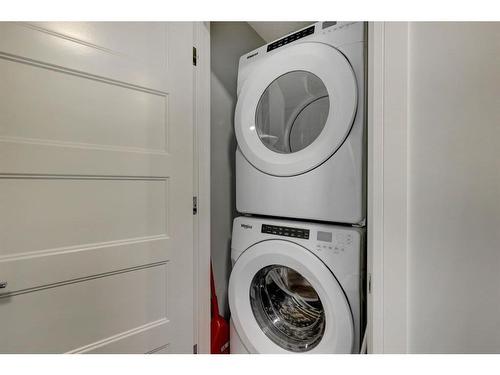 3307-80 Greenbriar Place Nw, Calgary, AB - Indoor Photo Showing Laundry Room