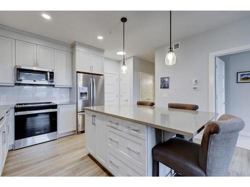 3307-80 Greenbriar Place Nw, Calgary, AB - Indoor Photo Showing Kitchen With Upgraded Kitchen