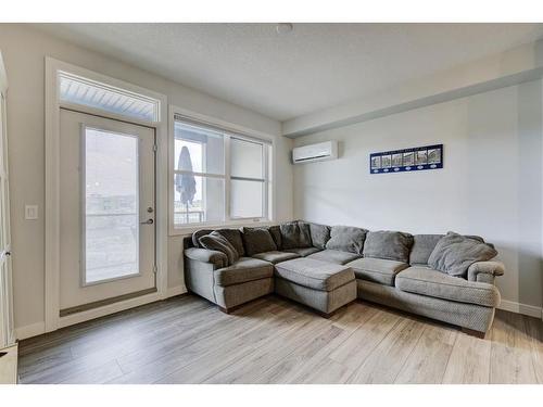 3307-80 Greenbriar Place Nw, Calgary, AB - Indoor Photo Showing Living Room