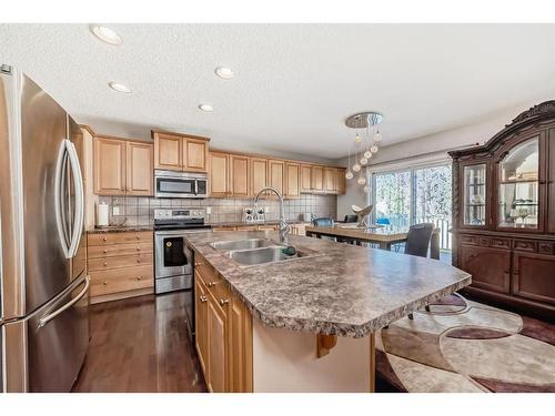 186 Everstone Drive Sw, Calgary, AB - Indoor Photo Showing Kitchen With Double Sink