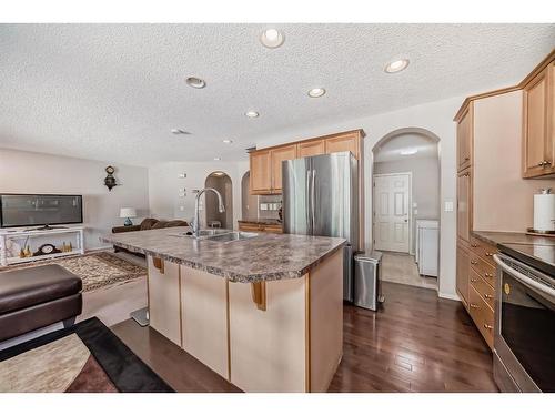 186 Everstone Drive Sw, Calgary, AB - Indoor Photo Showing Kitchen With Upgraded Kitchen