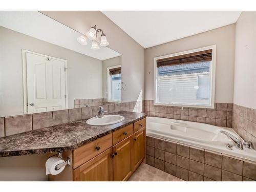 186 Everstone Drive Sw, Calgary, AB - Indoor Photo Showing Bathroom