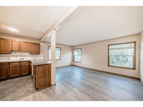 56 Country Hills Villas Nw, Calgary, AB - Indoor Photo Showing Kitchen