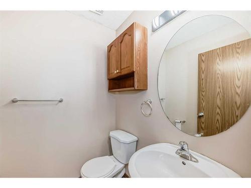 56 Country Hills Villas Nw, Calgary, AB - Indoor Photo Showing Bathroom