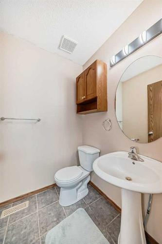 56 Country Hills Villas Nw, Calgary, AB - Indoor Photo Showing Bathroom