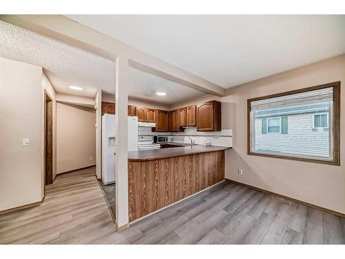 56 Country Hills Villas Nw, Calgary, AB - Indoor Photo Showing Kitchen