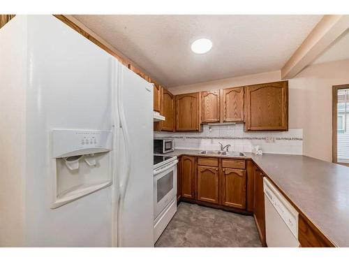 56 Country Hills Villas Nw, Calgary, AB - Indoor Photo Showing Kitchen With Double Sink