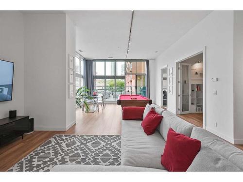 308-788 12 Avenue Sw, Calgary, AB - Indoor Photo Showing Living Room