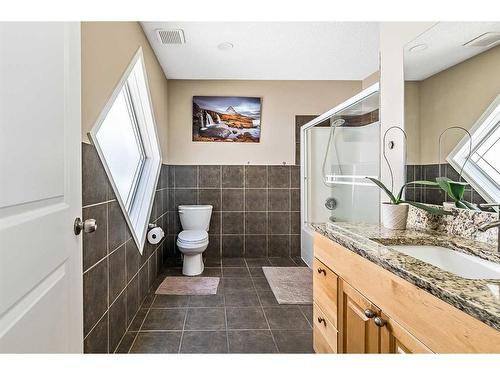 226 Somerset Drive, Calgary, AB - Indoor Photo Showing Bathroom