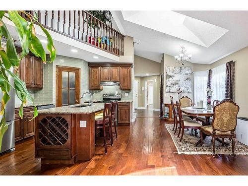 226 Somerset Drive, Calgary, AB - Indoor Photo Showing Dining Room