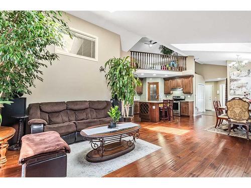 226 Somerset Drive, Calgary, AB - Indoor Photo Showing Living Room