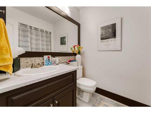 37 Lakeside Greens Close, Chestermere, AB - Indoor Photo Showing Bathroom