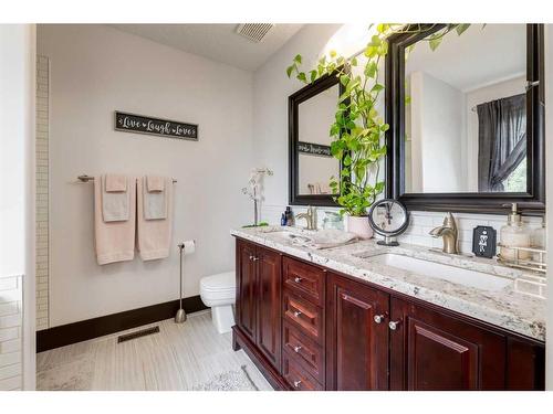 37 Lakeside Greens Close, Chestermere, AB - Indoor Photo Showing Bathroom