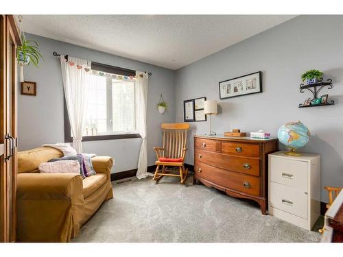 37 Lakeside Greens Close, Chestermere, AB - Indoor Photo Showing Bedroom