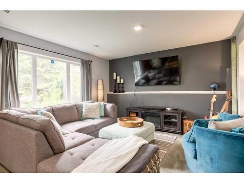 37 Lakeside Greens Close, Chestermere, AB - Indoor Photo Showing Living Room