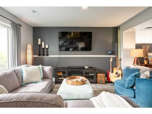 37 Lakeside Greens Close, Chestermere, AB - Indoor Photo Showing Living Room