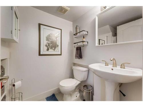 37 Lakeside Greens Close, Chestermere, AB - Indoor Photo Showing Bathroom