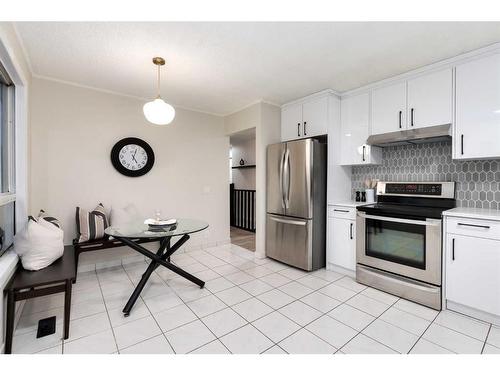 47 Fonda Green Se, Calgary, AB - Indoor Photo Showing Kitchen