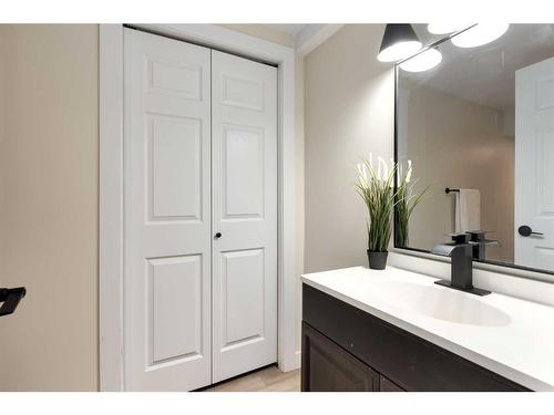 47 Fonda Green Se, Calgary, AB - Indoor Photo Showing Bathroom