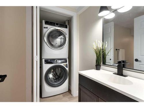 47 Fonda Green Se, Calgary, AB - Indoor Photo Showing Laundry Room