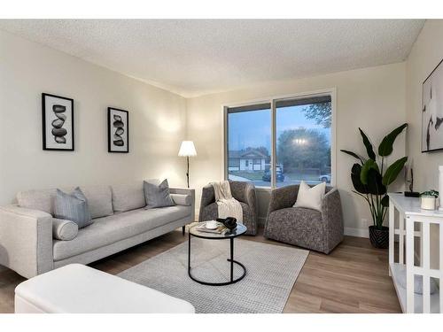 47 Fonda Green Se, Calgary, AB - Indoor Photo Showing Living Room