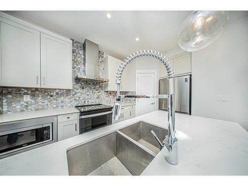 109-500 Auburn  Meadows Common Se, Calgary, AB - Indoor Photo Showing Kitchen With Double Sink With Upgraded Kitchen