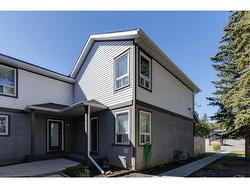 1002 Signal Hill Green SW Calgary, AB T3H 2Y4