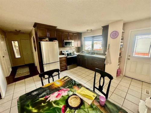 803 Whitehill Way Ne, Calgary, AB - Indoor Photo Showing Kitchen