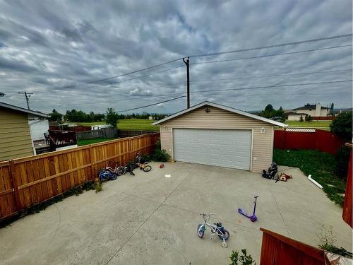 803 Whitehill Way Ne, Calgary, AB - Outdoor