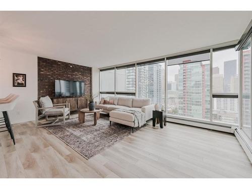 1702-188 15 Avenue Sw, Calgary, AB - Indoor Photo Showing Living Room