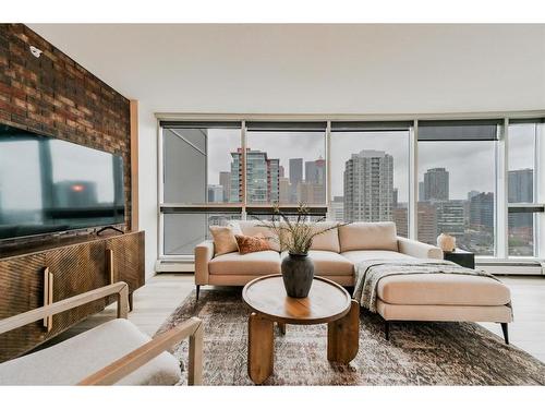 1702-188 15 Avenue Sw, Calgary, AB - Indoor Photo Showing Living Room