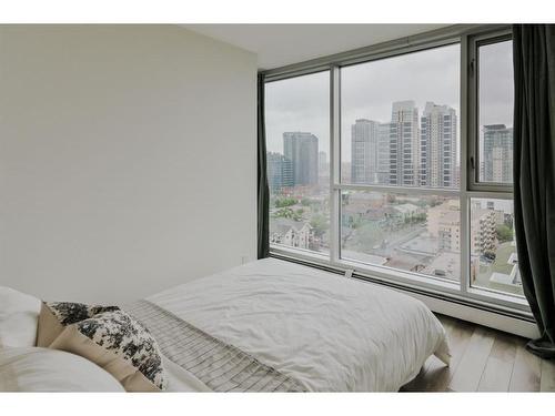 1702-188 15 Avenue Sw, Calgary, AB - Indoor Photo Showing Bedroom