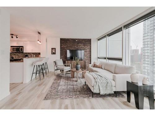 1702-188 15 Avenue Sw, Calgary, AB - Indoor Photo Showing Living Room