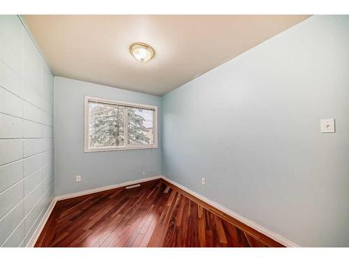 107-2211 19 Street Ne, Calgary, AB - Indoor Photo Showing Other Room