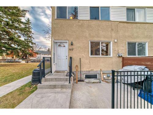 107-2211 19 Street Ne, Calgary, AB - Outdoor