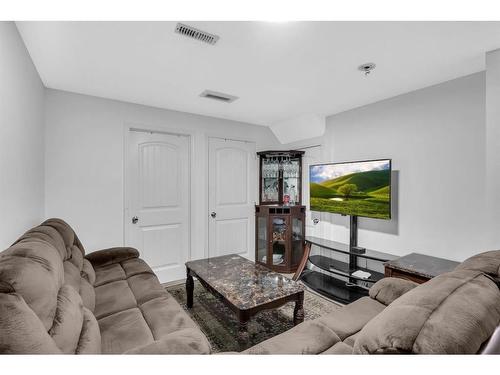 255 Skyview Point Road Ne, Calgary, AB - Indoor Photo Showing Living Room