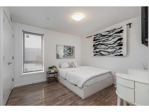 101-1629 38 Street Sw, Calgary, AB - Indoor Photo Showing Bedroom