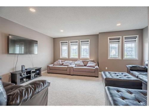 201 Hillcrest Drive Sw, Airdrie, AB - Indoor Photo Showing Living Room