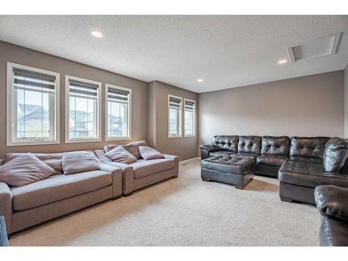 201 Hillcrest Drive Sw, Airdrie, AB - Indoor Photo Showing Living Room