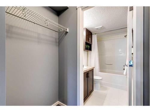 5211-279 Copperpond Common Se, Calgary, AB - Indoor Photo Showing Bathroom