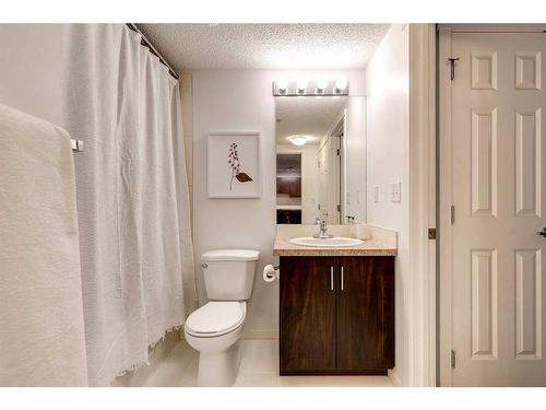 5211-279 Copperpond Common Se, Calgary, AB - Indoor Photo Showing Bathroom