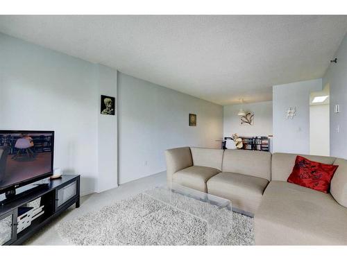 505-2011 University Drive Nw, Calgary, AB - Indoor Photo Showing Living Room