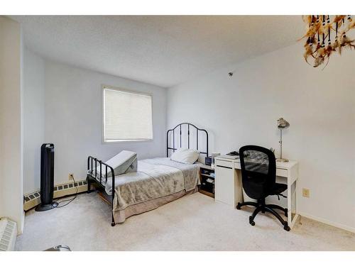 505-2011 University Drive Nw, Calgary, AB - Indoor Photo Showing Bedroom