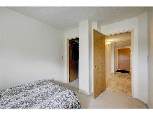 505-2011 University Drive Nw, Calgary, AB - Indoor Photo Showing Bedroom